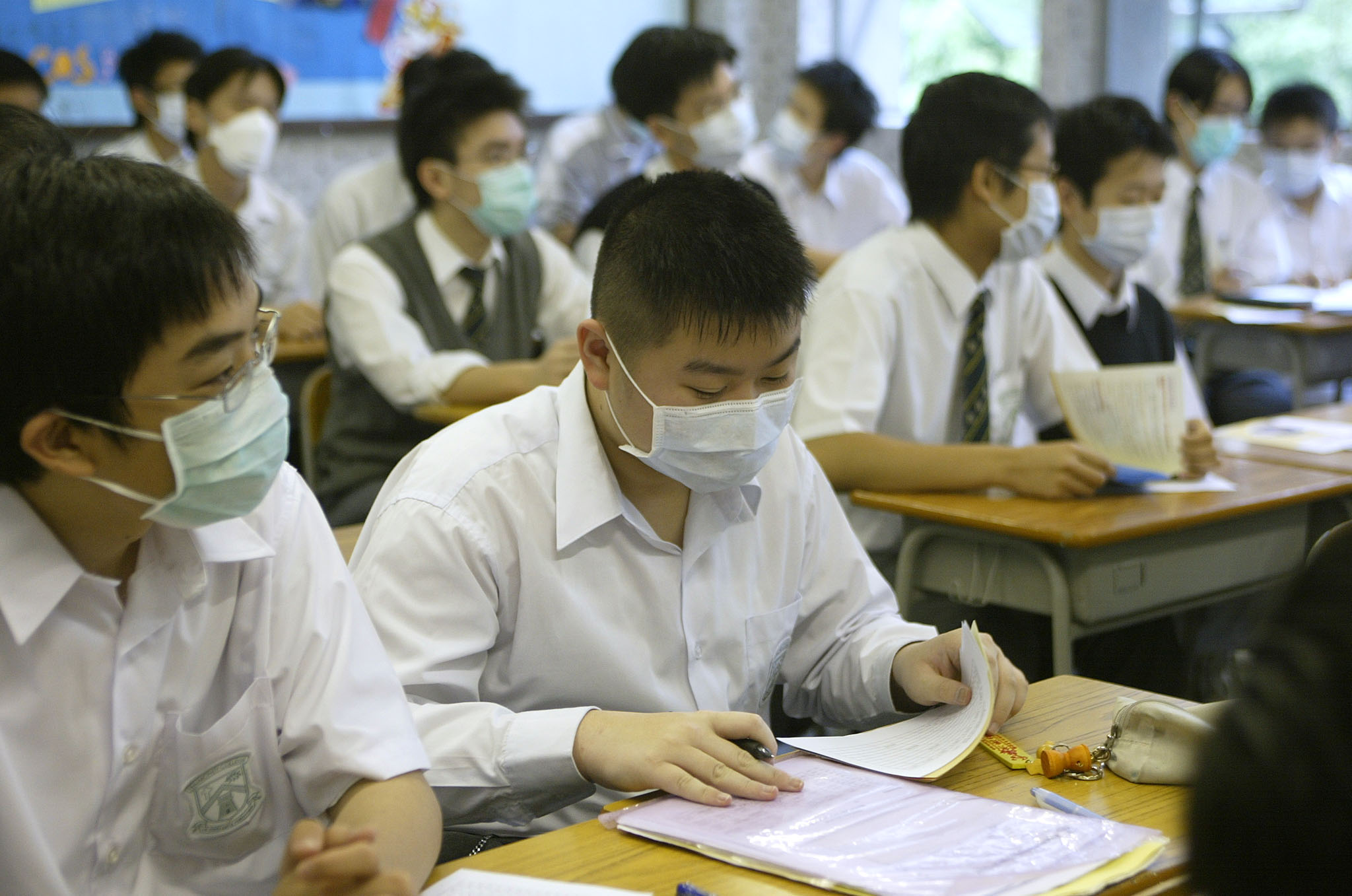 Masks Not Effective in Reducing Spread of Respiratory Viruses: Study - Vimarsana News