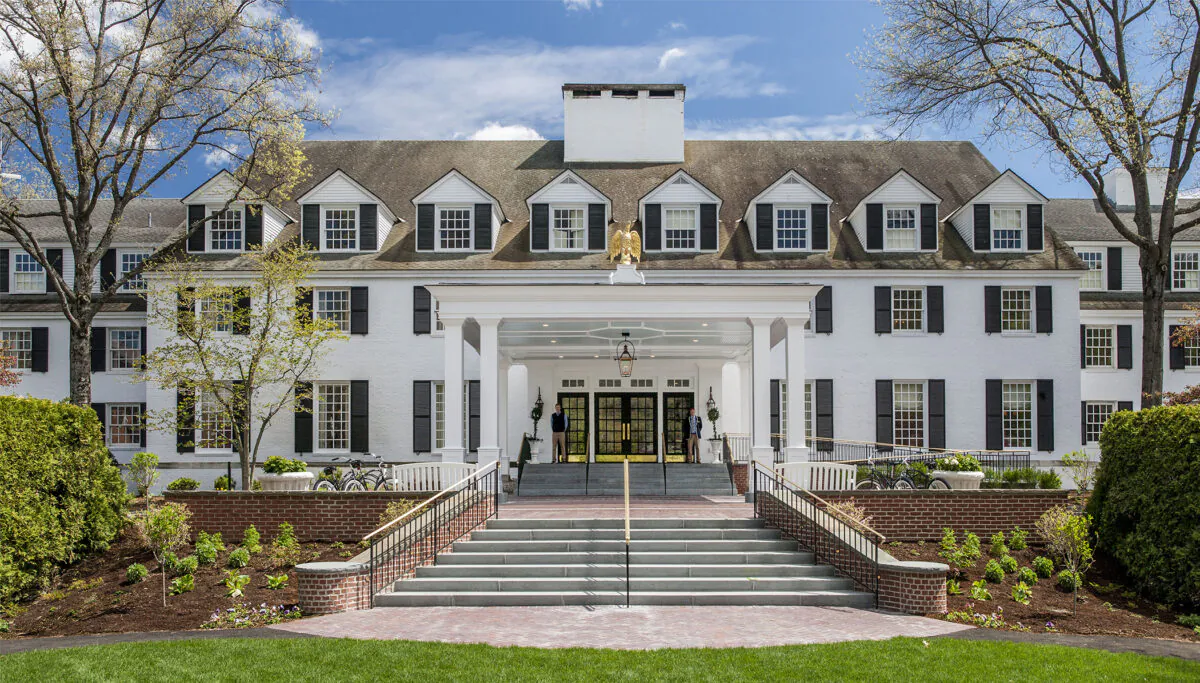 The front entry to the historic Woodstock Inn & Resort in Woodstock, Vermont. (Courtesy of The Woodstock Inn & Resort)