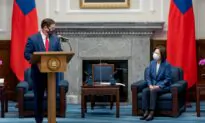 Arizona Gov. Ducey Visits Taiwan, Meets President Tsai