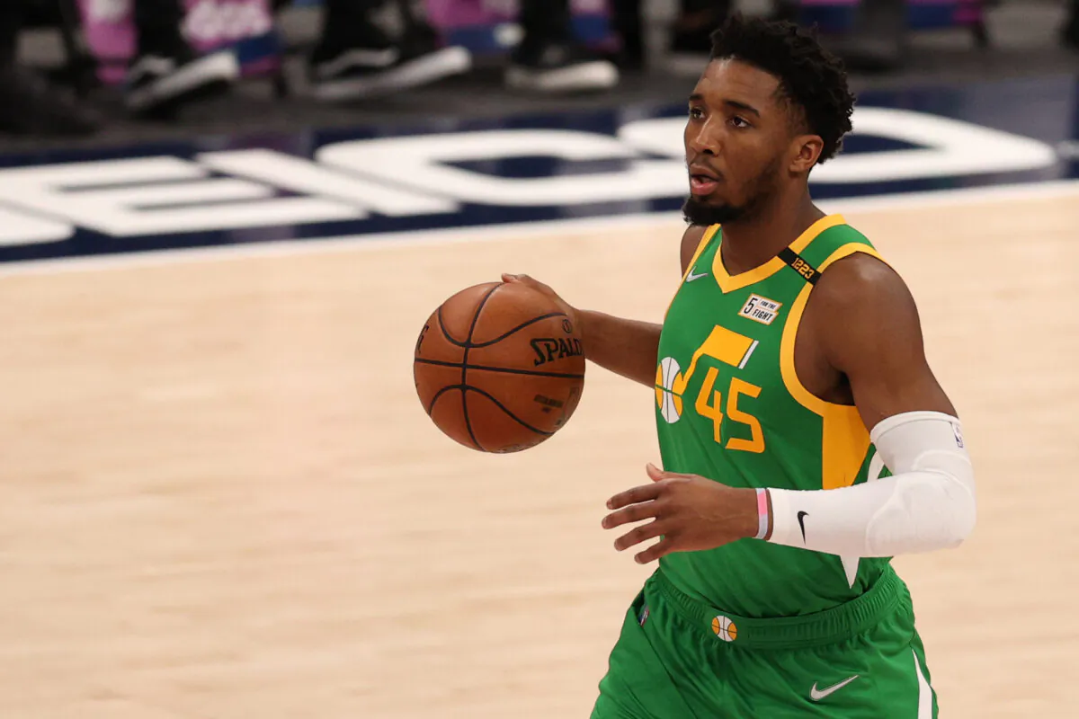 Donovan Mitchell (45) of the Utah Jazz dribbles the ball against the Washington Wizards during the first half at Capital One Arena in Washington, DC, Mar. 18, 2021 (Patrick Smith/Getty Images)
