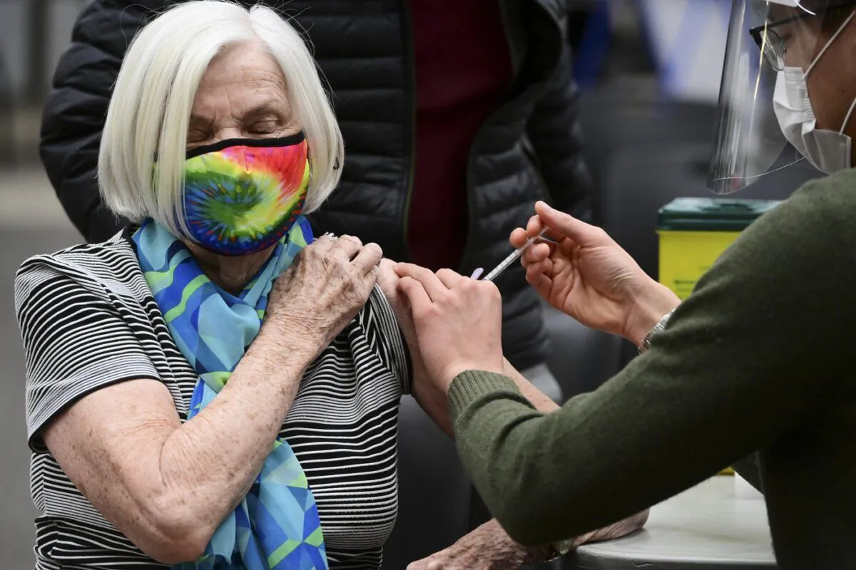 A health-care worker administers the Pfizer-BioNtech COVID-19 vaccine to a patient at a clinic in Ottawa on March 30, 2021. (The Canadian/Sean Kilpatrick)
