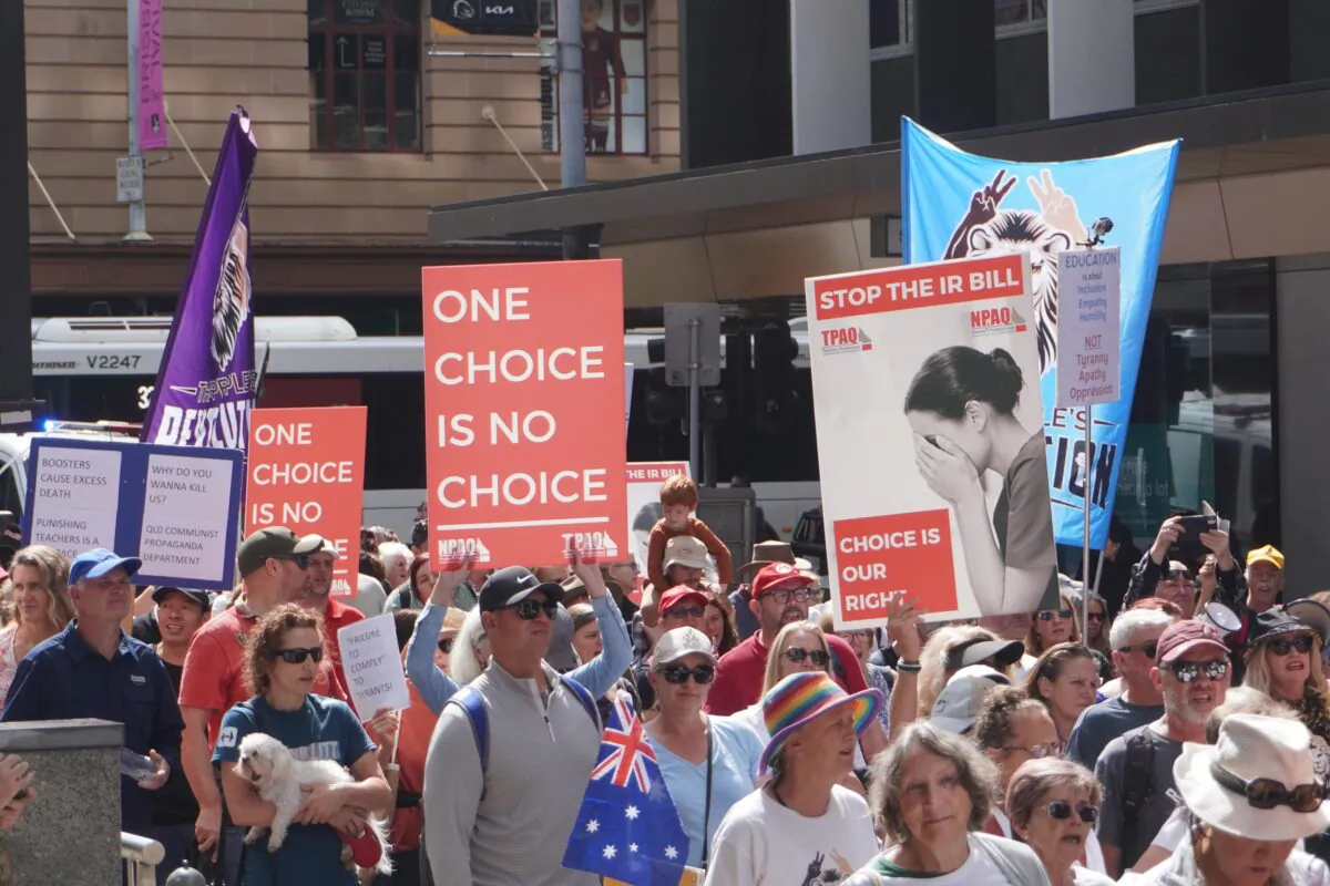 A Teachers' Professional Association of Queensland (TPAQ)-organised protest against the state Department of Education's decision to cut the pay of unvaccinated teachers in Brisbane, Australia on Aug. 31. (Courtesy of TPAQ)