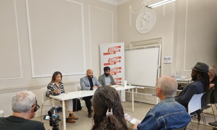 演讲者（从左到右）Khadija Khan、Rakib Ehsan 和 Hardeep Singh 于 2022 年 9 月 1 日在伦敦举行的 Don't Divide Us 活动中（Chris Summers/时报）