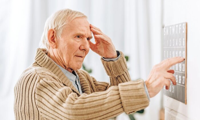 Symptoms of "very early dementia" include forgetfulness, losing their temper because of this, not recognizing there is a problem, and at the same time being unwilling to seek medical treatment. (Shutterstock)