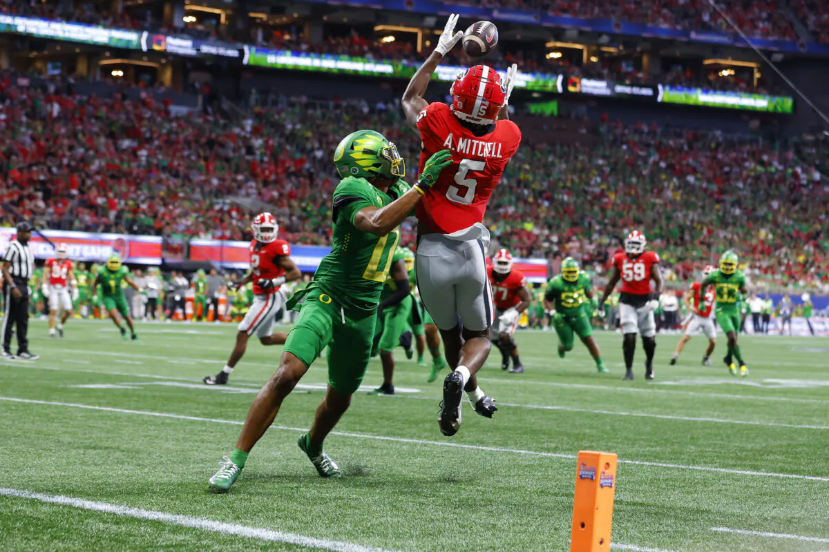 Adonai Mitchell (5) of the Georgia Bulldogs catches a pass for a touchdown over Christian Gonzalez #0 of the Oregon Ducks during the second half at Mercedes-Benz Stadium in Atlanta, on Sept. 3, 2022. (Todd Kirkland/Getty Images)