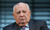 Thousands Line Up to Say Farewell to Gorbachev; Putin Absent