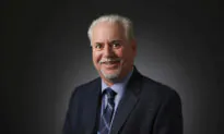 Police: Las Vegas Journalist Dies in Stabbing Outside Home