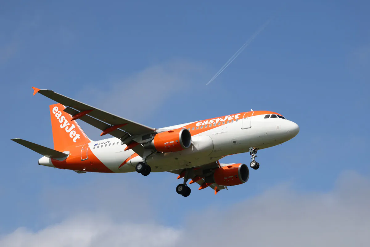 An easyJet plane landing at London Gatwick Airport on Mar. 27, 2022. (Hollie Adams/Getty Images)