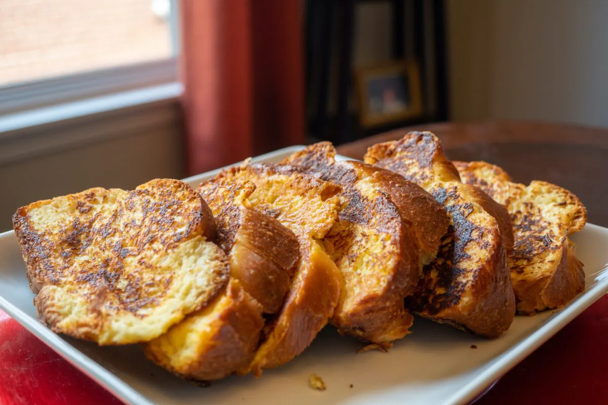 Challah makes an ideal base for French toast.(RebeccaDLev/Shutterstock)