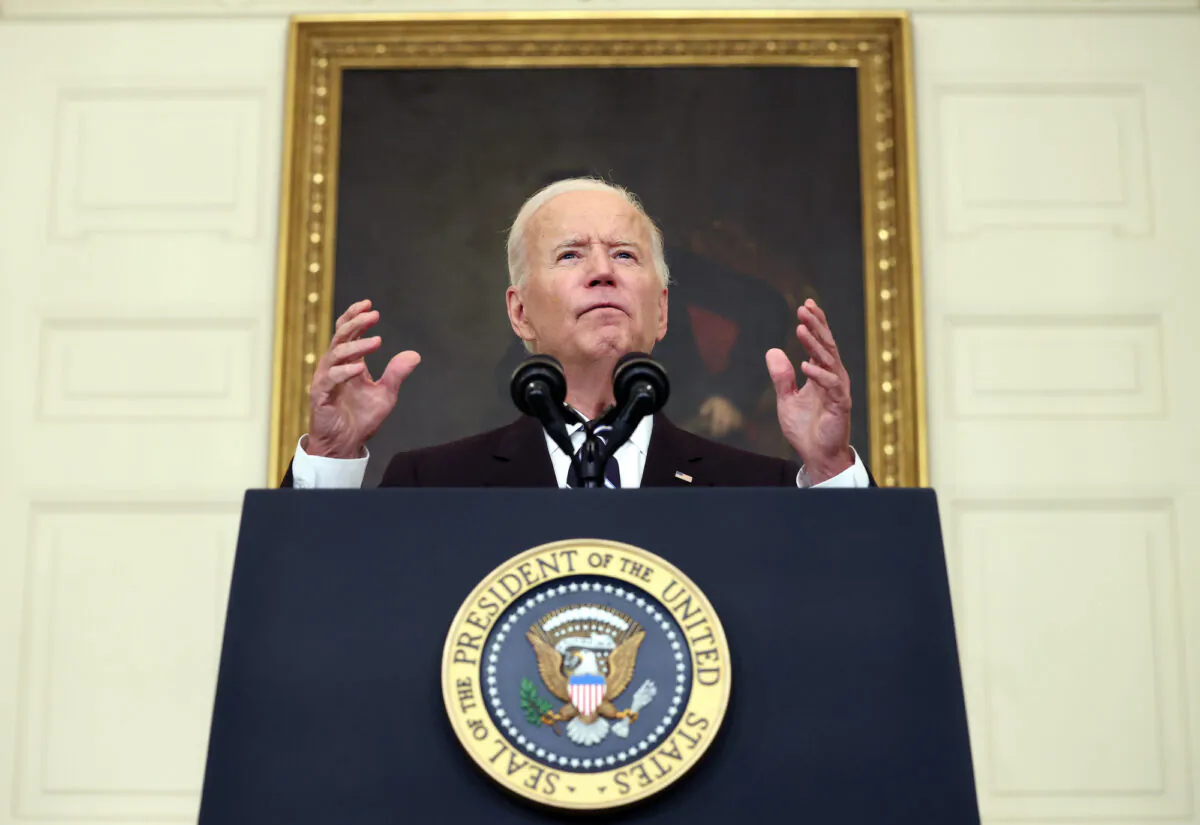 U.S. President Joe Biden speaks about combatting the coronavirus pandemic in the State Dining Room of the White House in Washington on Sept. 9, 2021. (Kevin Dietsch/Getty Images)
