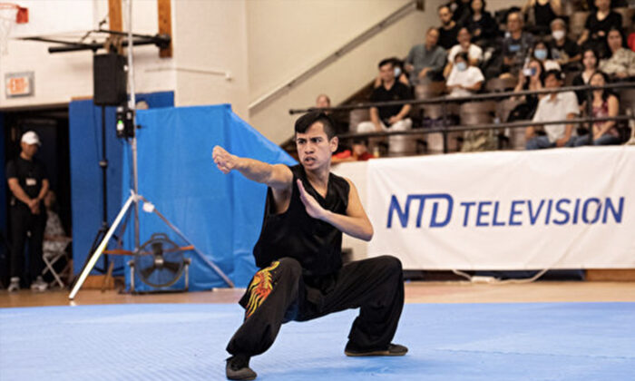 US contestant Ye Zhiming, competing in  the Nan Quan (Southern China Style Boxing) Group, performs a Wuxing Quan routine of the Cai Lifo faction, in the second round of the 2022 (7th) NTD International Traditional Chinese Martial Arts Competition, on Aug. 27, 2022. (Zhang Jingyi/Epoch Times)