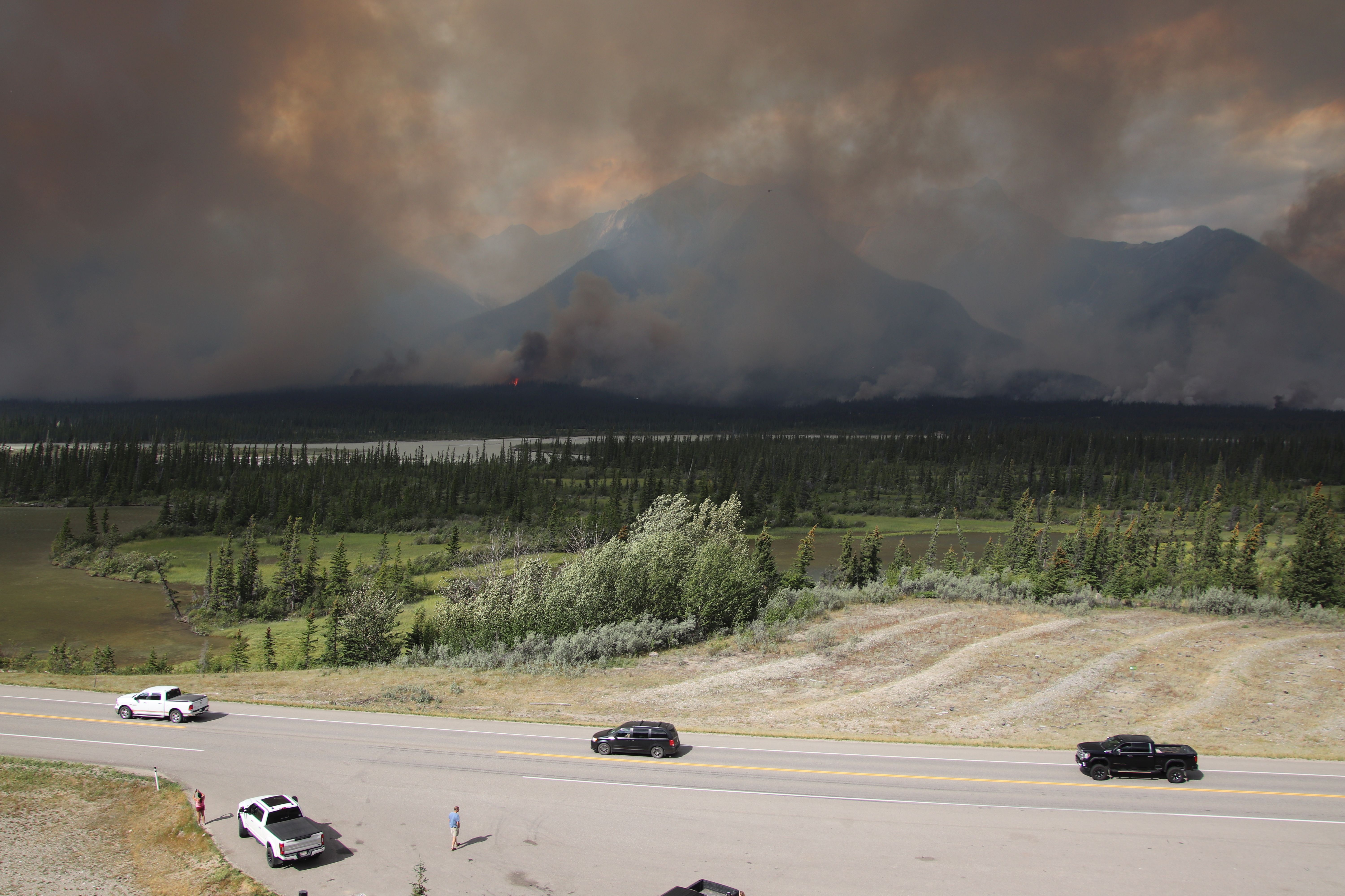 'Out of Control' Wildfire Near Jasper in Alberta Spans Over 6,000 Hectares - Vimarsana News