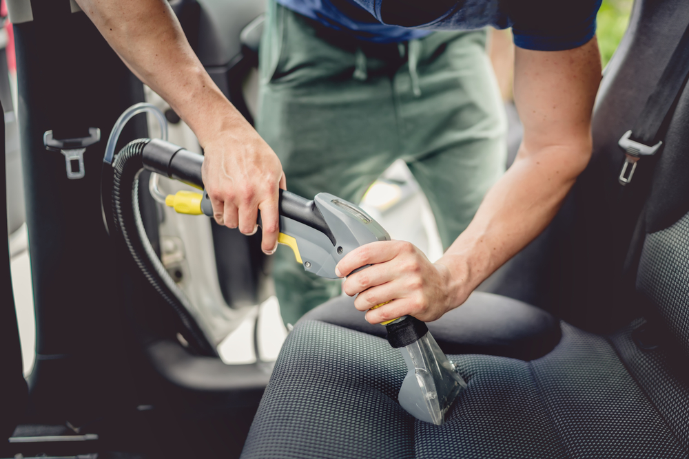 Details,Of,Car,Cleaning,-,Male,Using,Professional,Steam,Vacuum