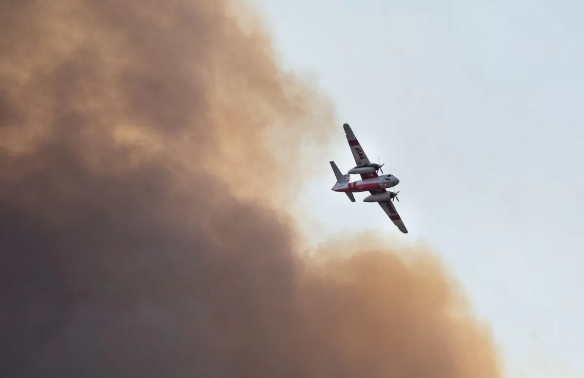 Multiple fire agencies battle the Fairview Fire burning in Hemet, Calif., on Sept. 6, 2022. (John Fredricks/The Epoch Times)