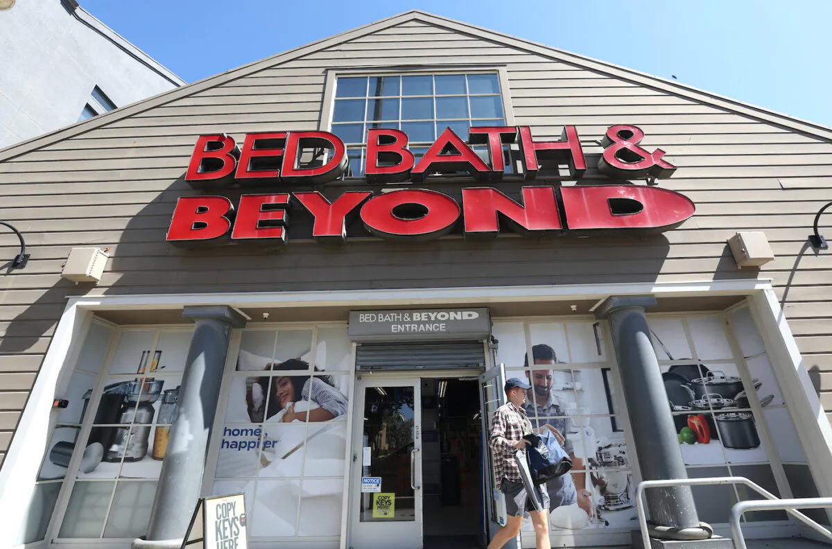 A customer leaves a Bed Bath & Beyond store in Oakland, Calif., on Aug. 31, 2022. (Justin Sullivan/Getty Images)