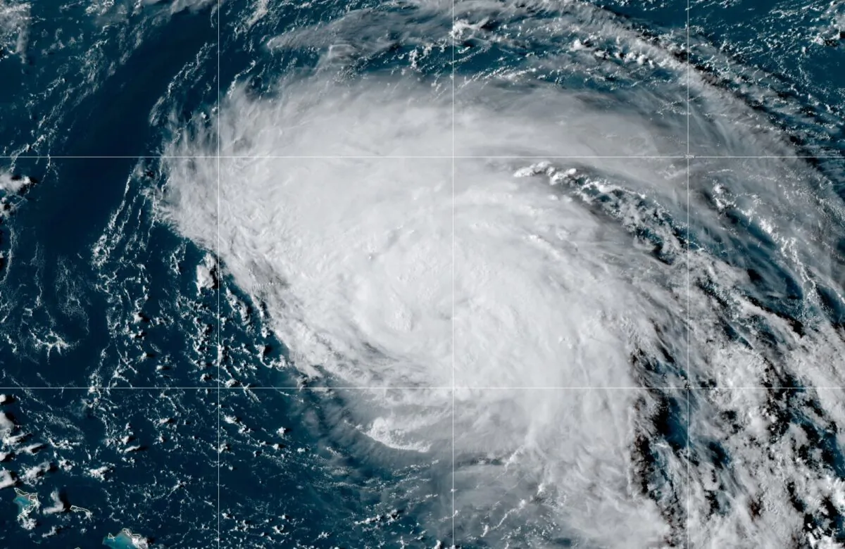 A satellite image shows Hurricane Earl in the North Atlantic Ocean at 4:50 p.m. ET on Sept. 7, 2022. (NOAA)