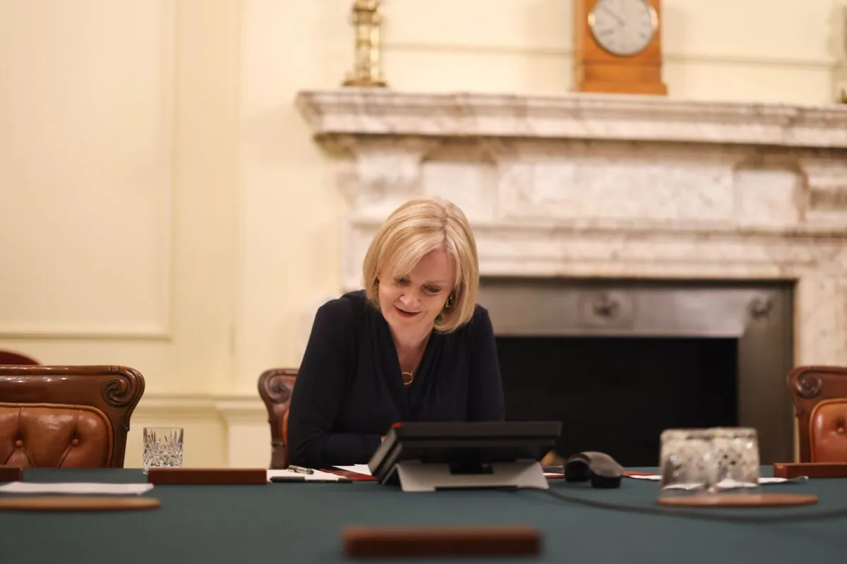 UK Prime Minister Liz Truss talks to Ukrainian President Volodymyr Zelenskyy on the phone on Sept. 6, 2022. (UK Prime Minister’s Office)