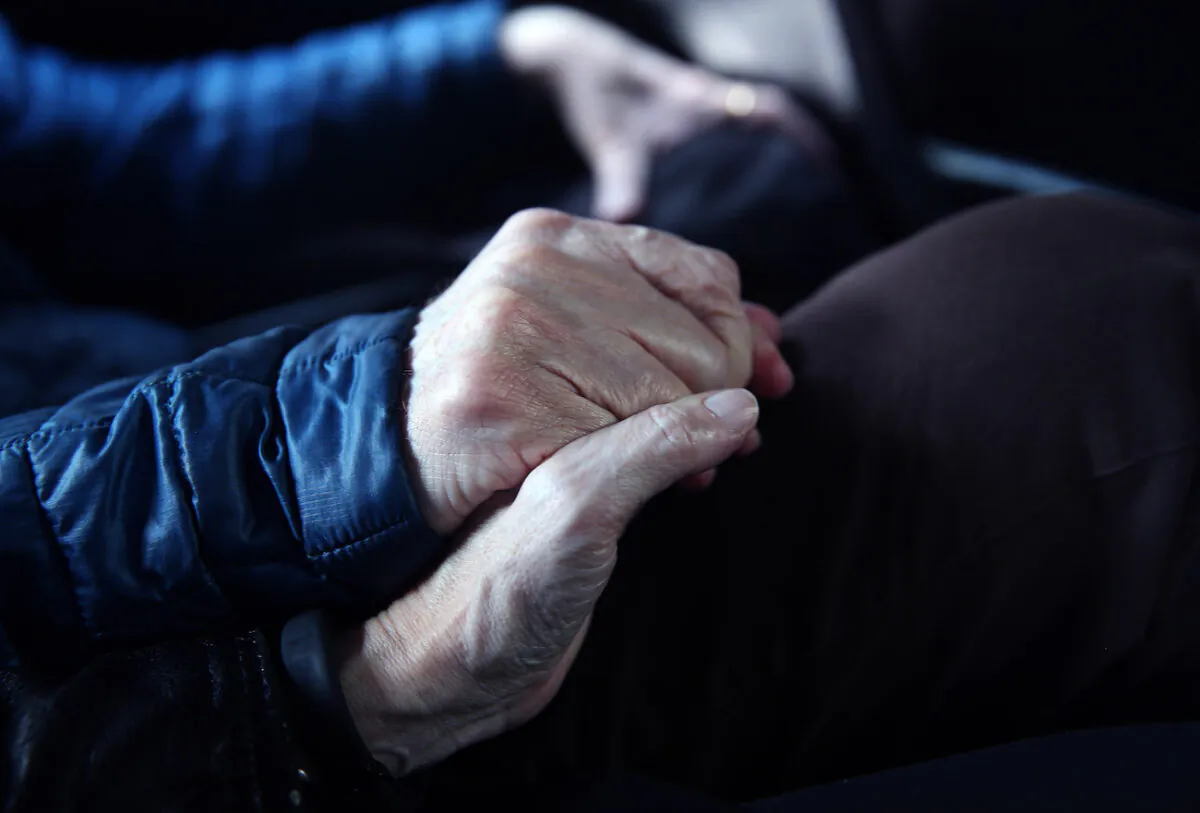 A cancer patient holding hands with his wife in New York City, on March 16, 2016. (John Moore/Getty Images)