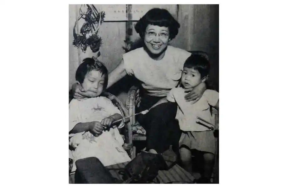 Sasamoto Tsuneko, Japan's first female photojournalist, in 1952. Sasamoto died Aug. 15 at the age of 107. (Public Domain)