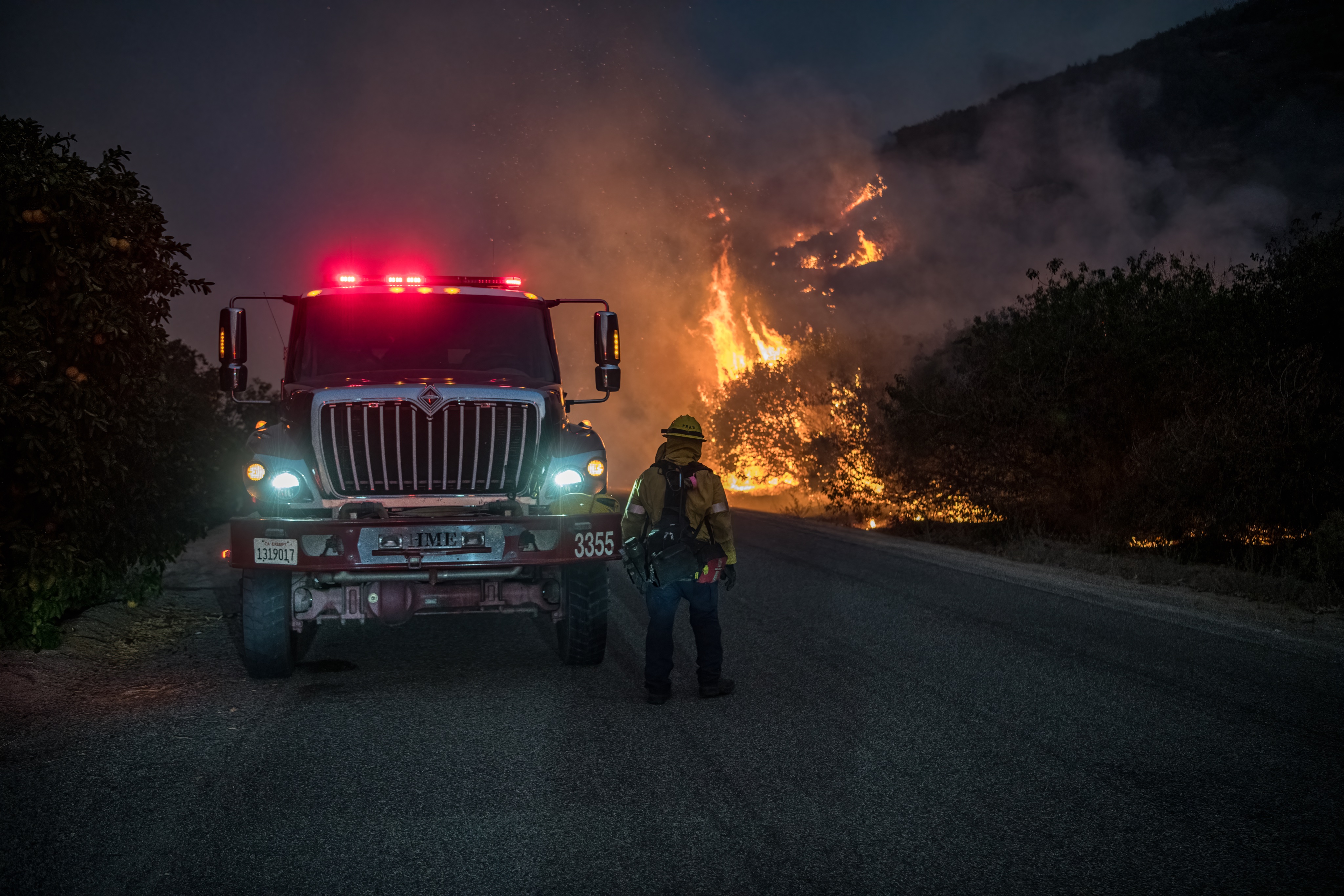 Residents Urged to Evacuate as Southern California Fire Burns 9,900 Acres, Only 5 Percent Contained - Vimarsana News