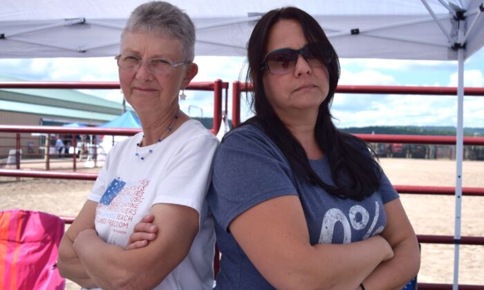 After being prosecuted for refusing to wear masks at a local school board meeting, Elaine Barnhart (L) and Katherine Detwiler collected donations to help with their legal fees at a patriotic political gathering in Columbia County, Pa., on Aug. 27, 2022. (Beth Brelje/The Epoch Times) 