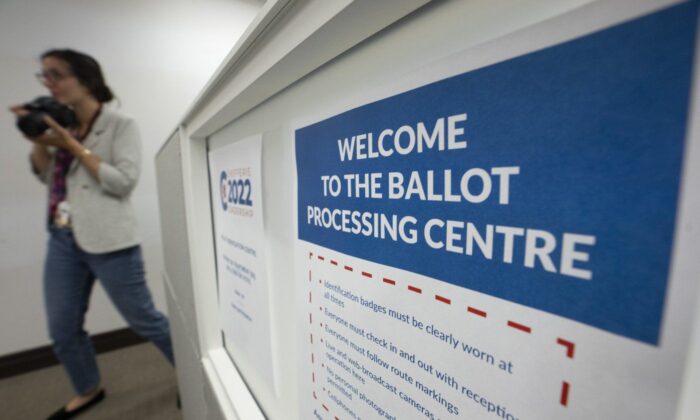 Members of the media tour the Conservative leadership's ballot processing center in Chelsea, Couwe, on 15 July 2022.  (Canadian Press/Adrian Wilde)