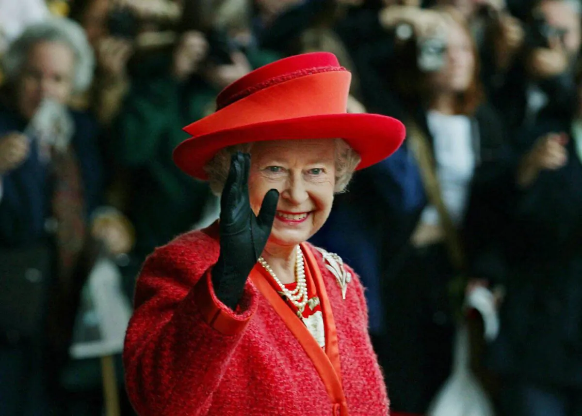 Queen Elizabeth II waves as she leaves the Royal York Hotel in Toronto October 11, 2002. (The Canadian Press/Kevin Frayer)