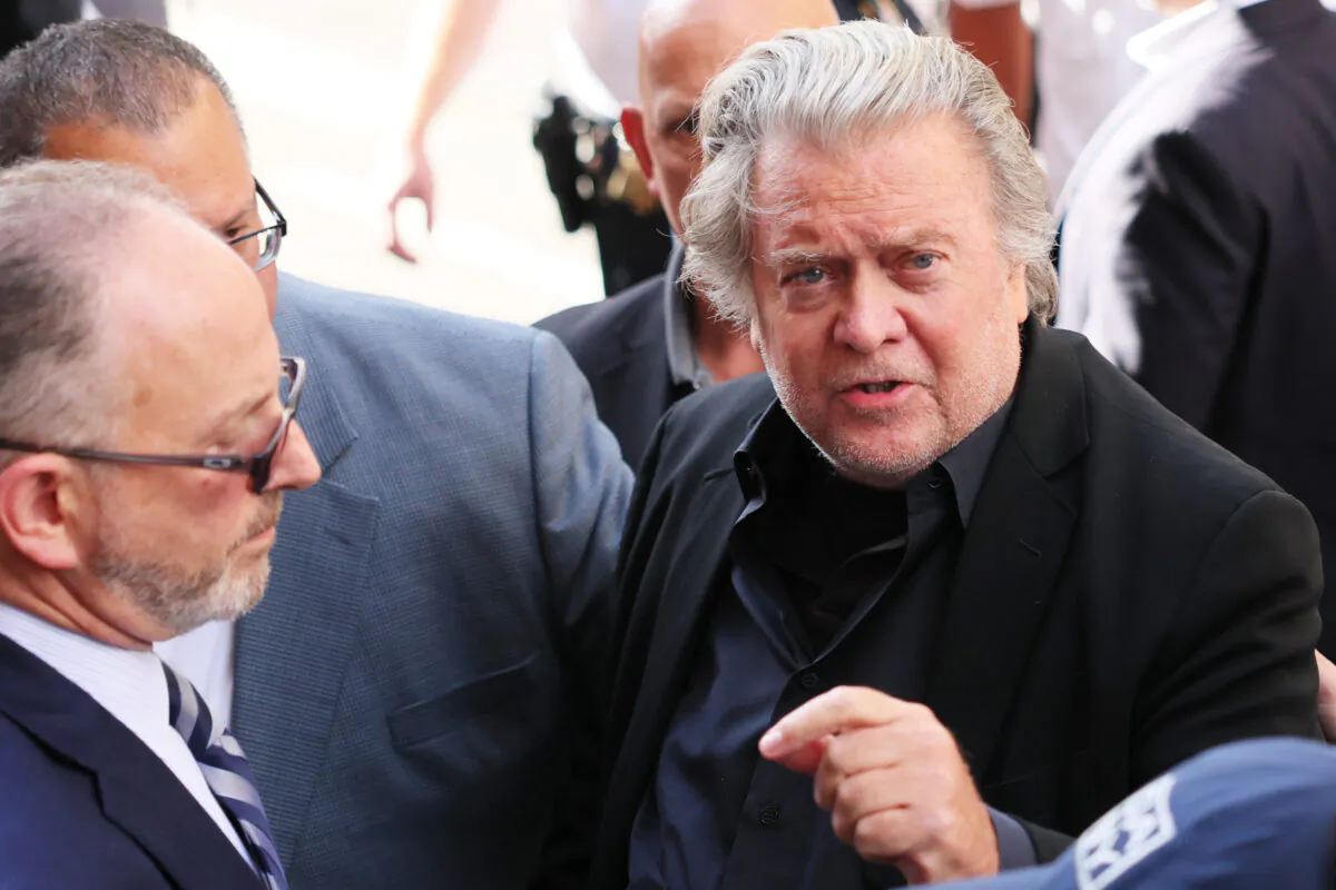 Steve Bannon, former adviser to former President Donald Trump arrives at the office of Manhattan District Attorney Alvin Bragg in New York City on Sept. 8, 2022. (Michael M. Santiago/Getty Images)