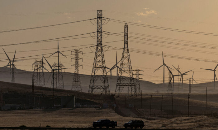Windmills and power lines near Tracy, Calif., on Aug. 17, 2022. (Carlos Barria/Reuters)