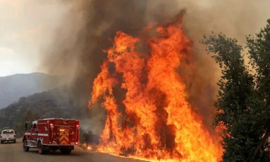 Southern California Fire Burns Down 36 Structures, at 53 Percent Containment