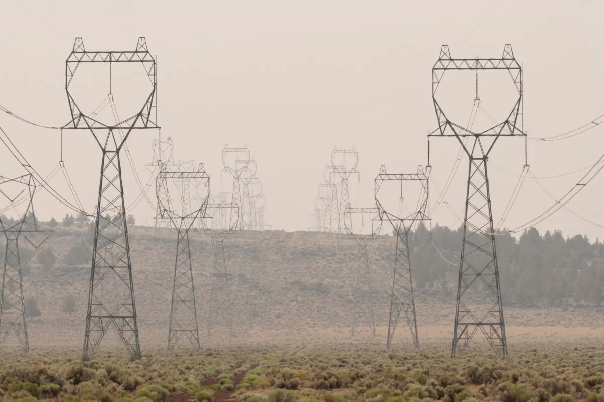 Electricity pylons crackle in the mid day heat amid thick smoke from the Bootleg Fire in Christmas Valley, Ore., on July 21, 2021. (Mathieu Lewis-Rolland/Getty Images)