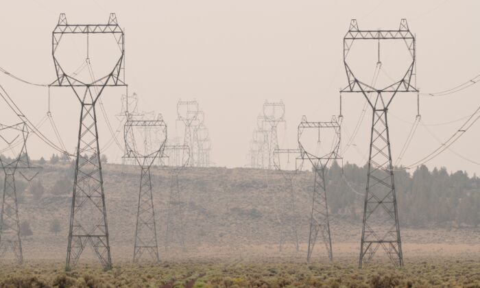 Electricity pylons crackle in the mid day heat amid thick smoke from the Bootleg Fire in Christmas Valley, Ore., on July 21, 2021. (Mathieu Lewis-Rolland/Getty Images)