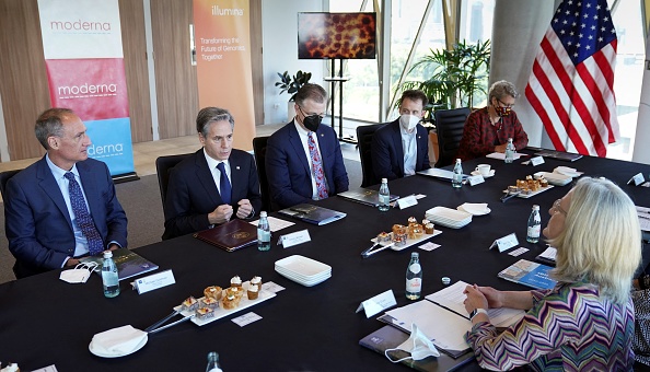 US Secretary of State Antony Blinken (2nd L) takes part in a health security partnerships roundtable at the Biomedical Precinct in Melbourne where the new  global therapeutic centre will be based on Feb. 10, 2022. (Kevin Lamarque/Getty Images)