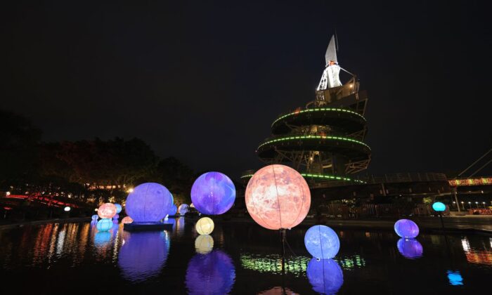 Mid-Autumn Lantern Display at Tai Po Waterfront Park Lights Up