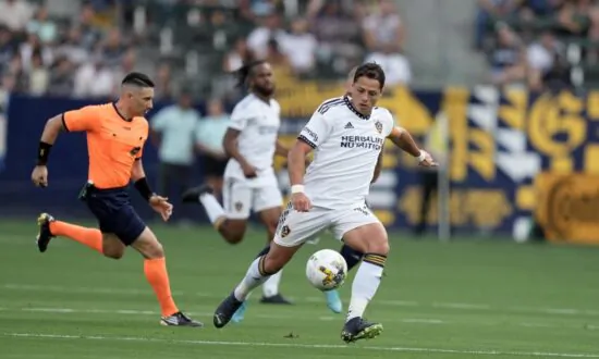 Chicharito Scores First, Last as Galaxy Draw With SKC
