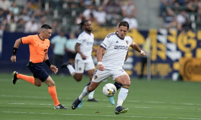 LA Galaxy forward Javier Hernandez (14) kicks the ball against Sporting Kansas City in the first half at Dignity Health Sports Park in Carson, Calif., on Sept. 4, 2022.  (Kirby Lee/USA TODAY Sports)