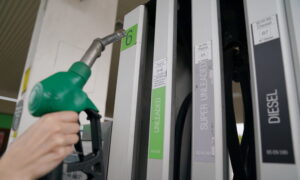 theepochtimes.com - Lily Zhou - Fuel Retailers Still Overcharging Drivers, Competition Watchdog Says