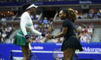 Serena, Venus Williams Lose in 1st Round of US Open Doubles
