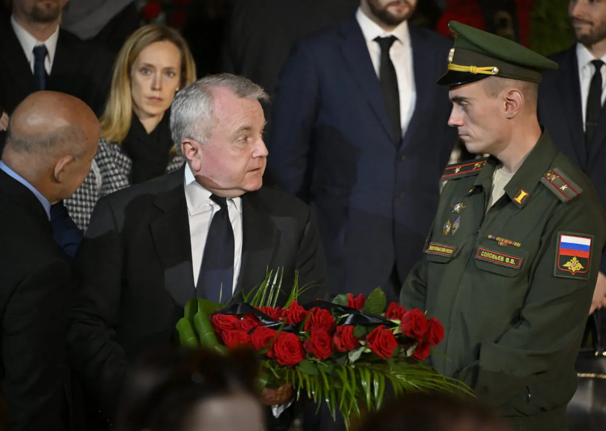 U.S. ambassador to Russia John Joseph Sullivan (C) walks to the coffin of former Soviet leader Mikhail Gorbachev inside the Pillar Hall of the House of the Unions during a farewell ceremony in Moscow on Sept. 3, 2022. (Alexander Nemenov/Pool Photo via AP)