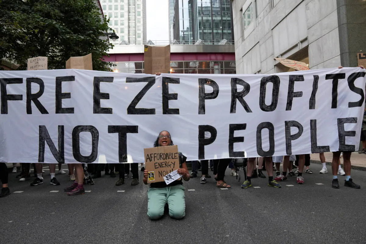 Demonstrators block a street in Canary Wharf during a protest outside the Ofgem headquarters, following the energy price cap announcement, in London, Britain, on Aug. 26, 2022. (Maja Smiejkowska/Reuters)