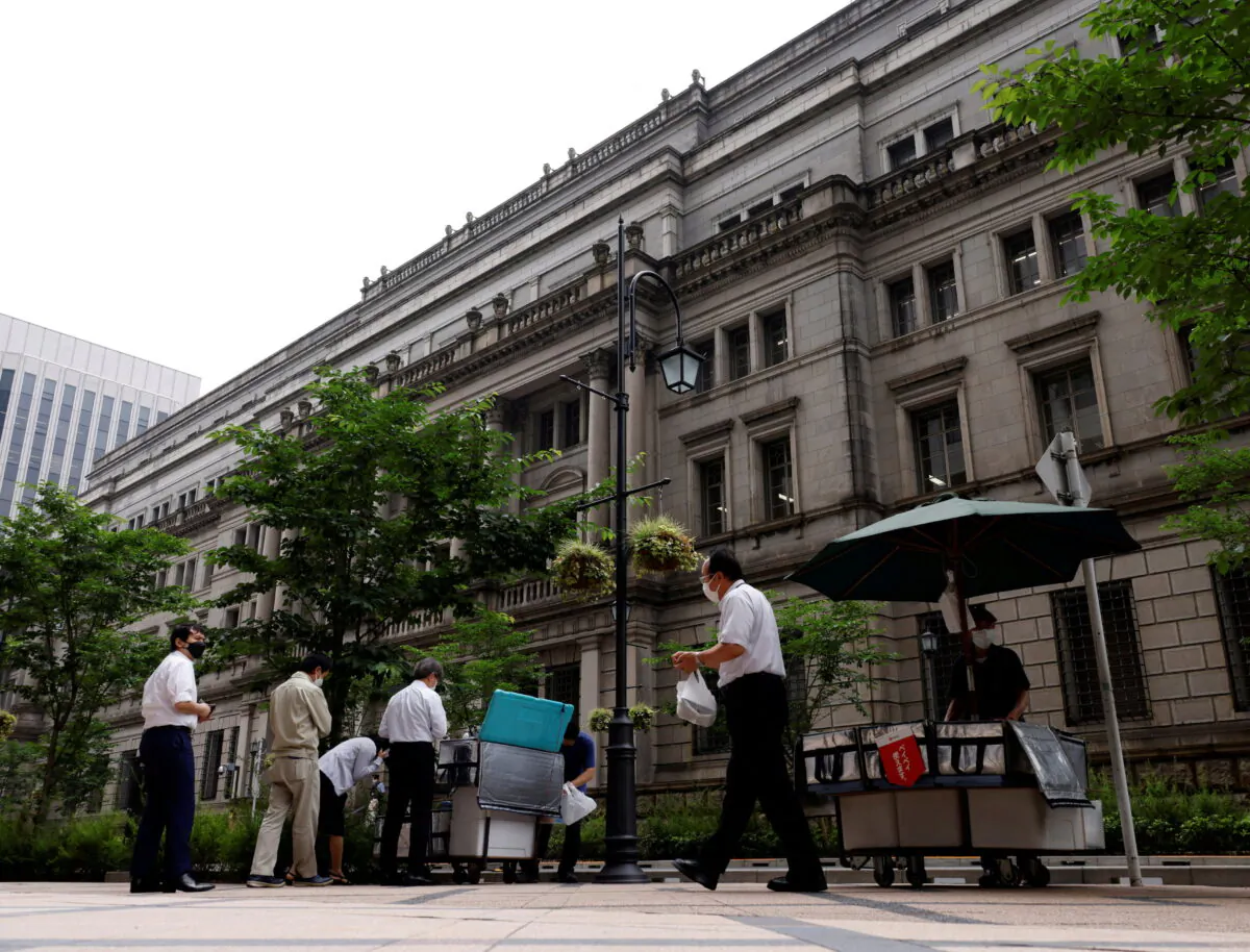 People buy their lunches from street vendors in front of the headquarters of Bank of Japan in Tokyo on June 17, 2022. (Kim Kyung-Hoon/Reuters)