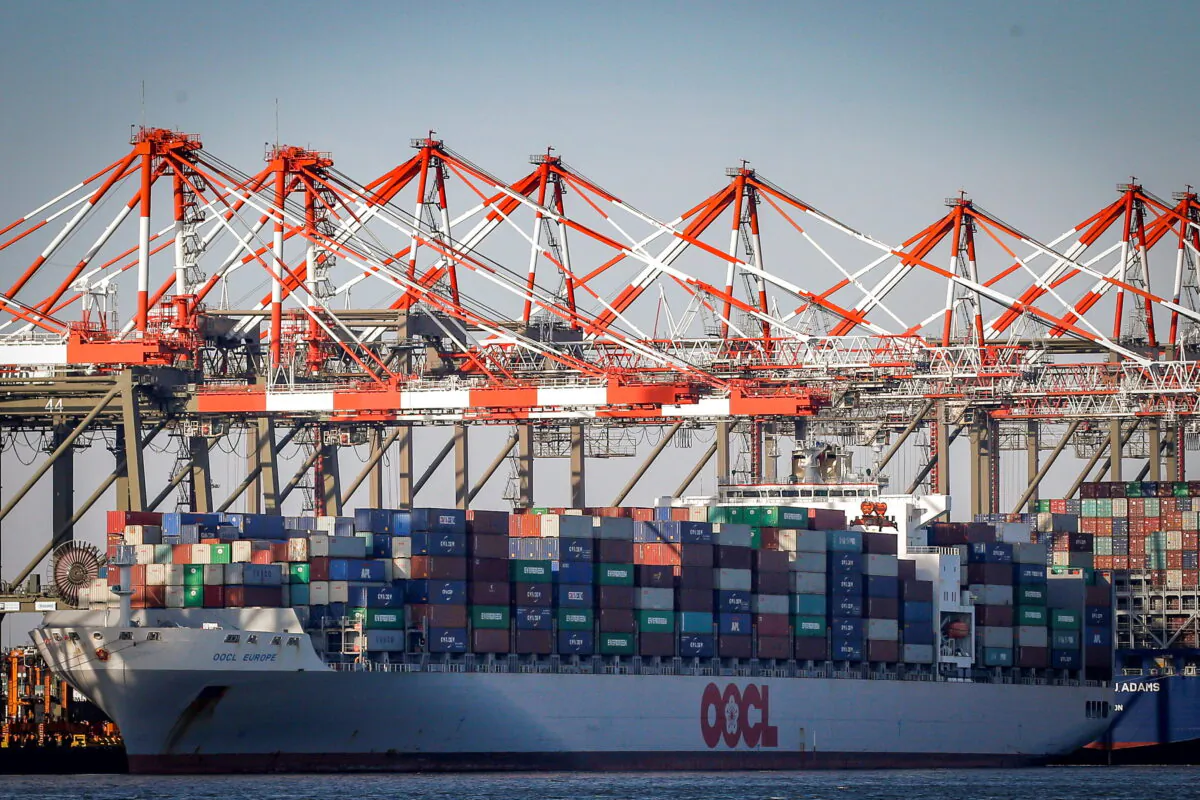 The OOCL Europe is docked at the Port of Newark in Newark, N.J., on Nov. 27, 2017. (Brendan McDermid/Reuters)
