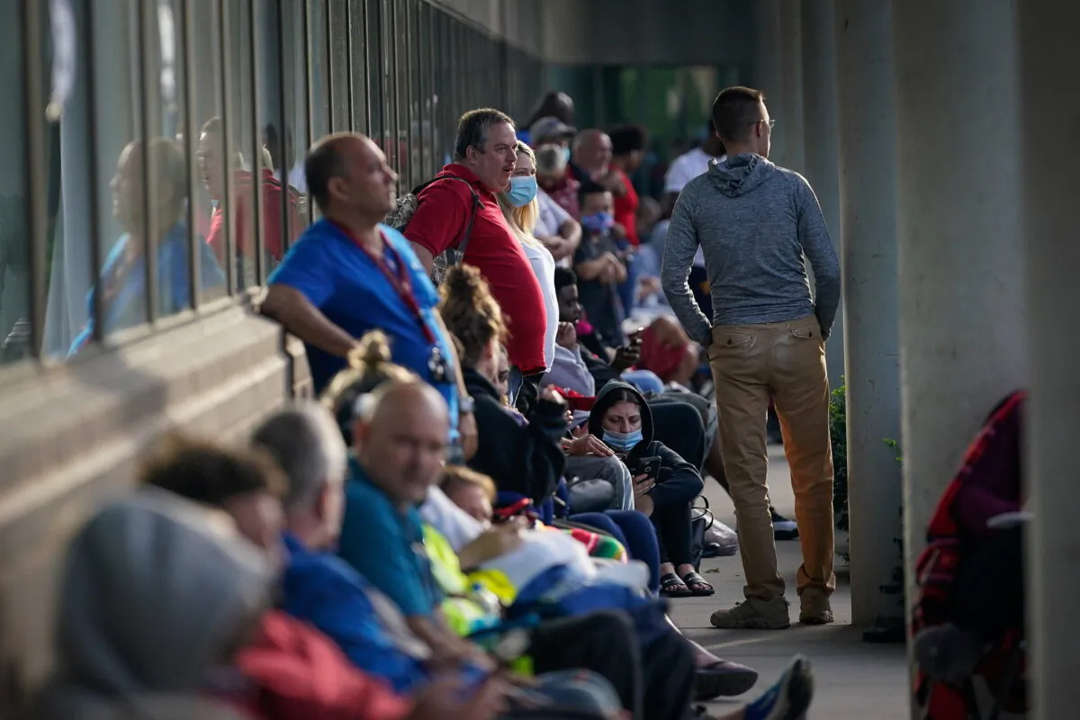 People line up outside Kentucky Career Center prior to its opening to find assistance with their unemployment claims in Frankfort, Ky., on June 18, 2020. (Bryan Woolston/Reuters)