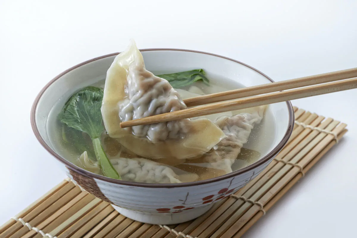This soup dumping method ensures no one gets hurt, and you won't waste any precious hot soup. (Dreamstime/TNS)