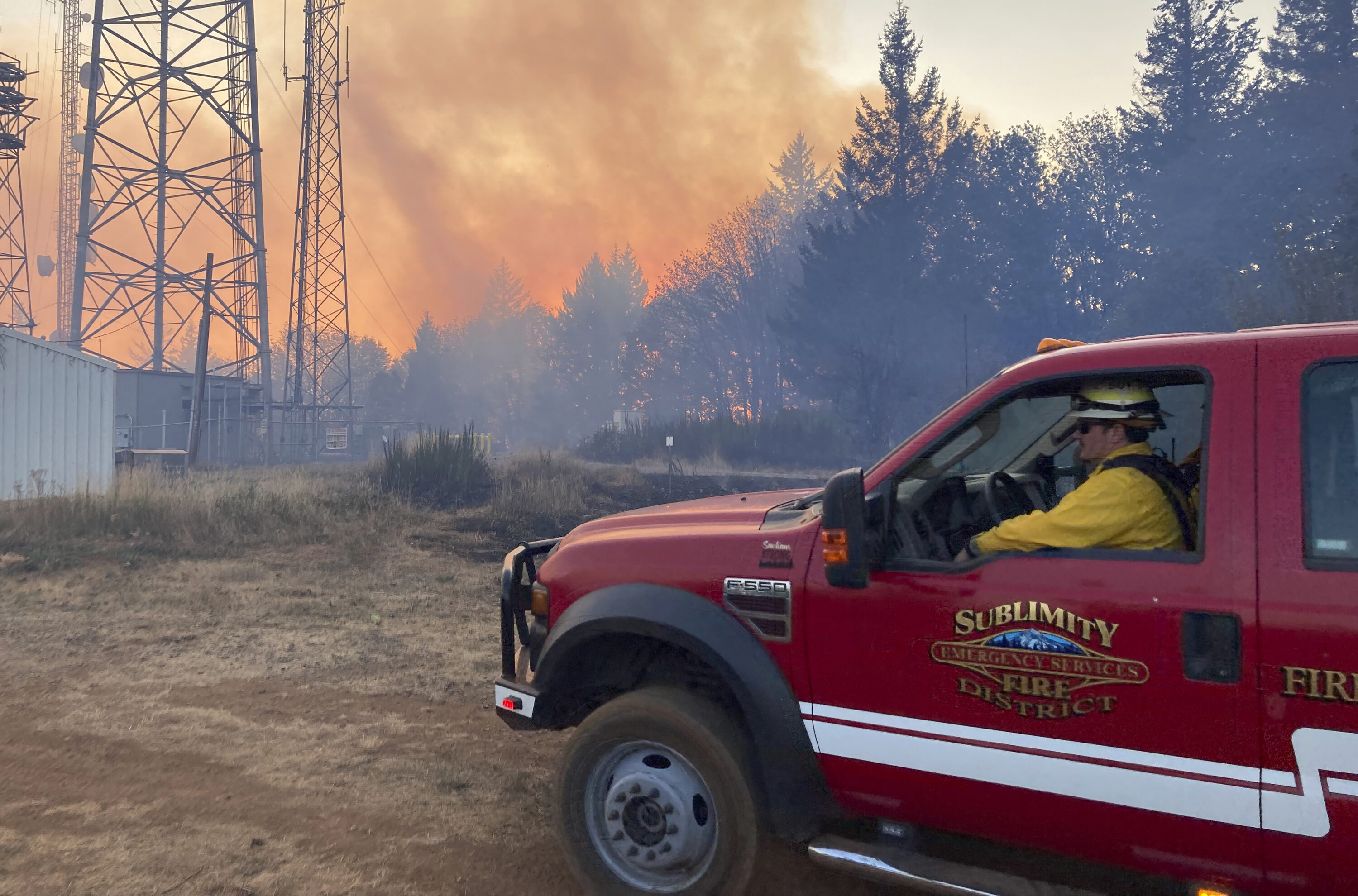 Oregon Adopts California Fire Tactic, Shuts Power Amid High Winds - Vimarsana News