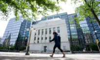 Ottawa Underestimating Recession Likelihood, Planned Spending on Policy Goals: Former BoC Governor