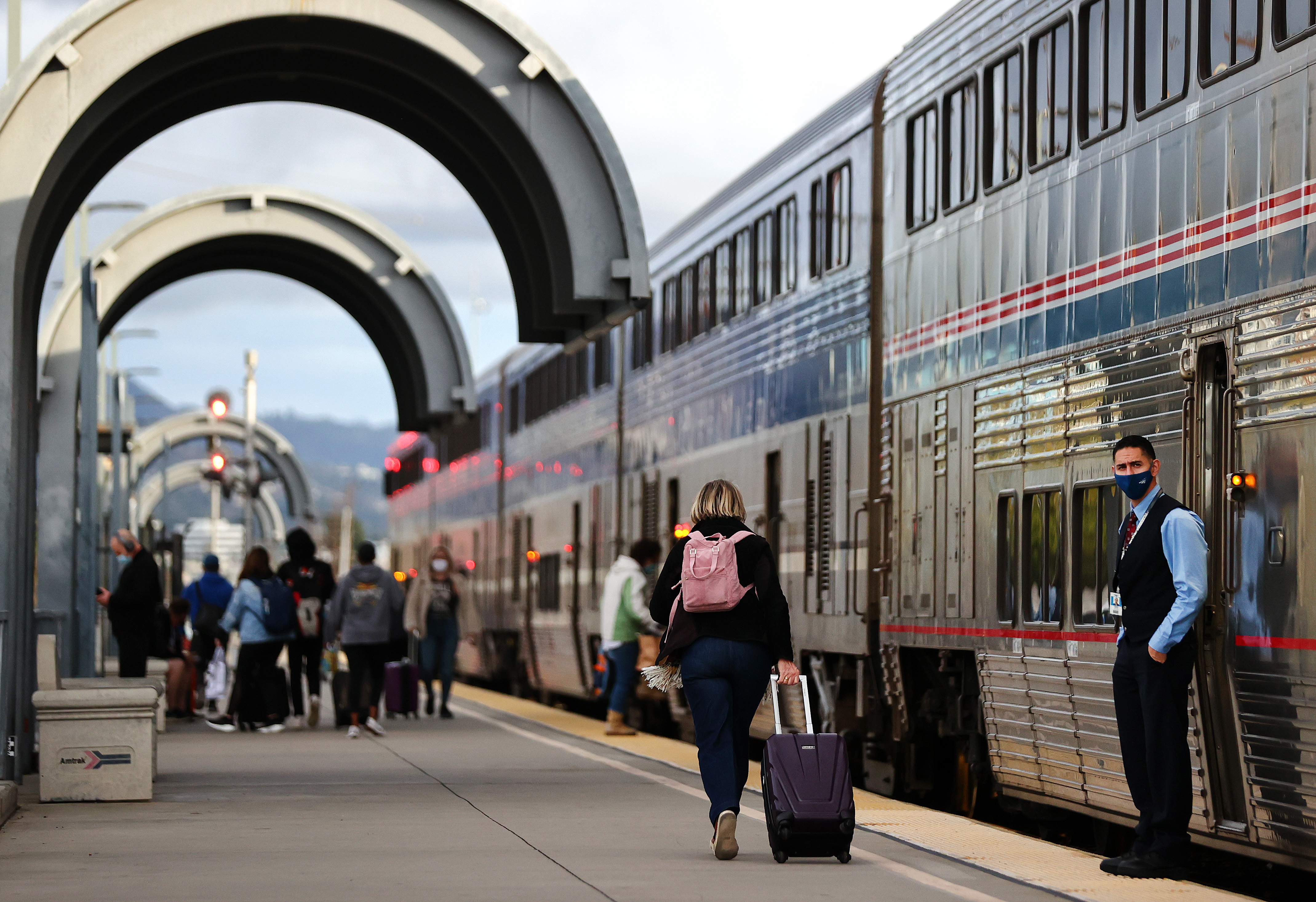 Amtrak Cancels Some Long-Distance Trains Ahead of Potential Strike - Vimarsana News