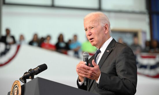 Biden Administration Decides Not to Enforce COVID-19 Vaccine Mandate for Federal Contractors