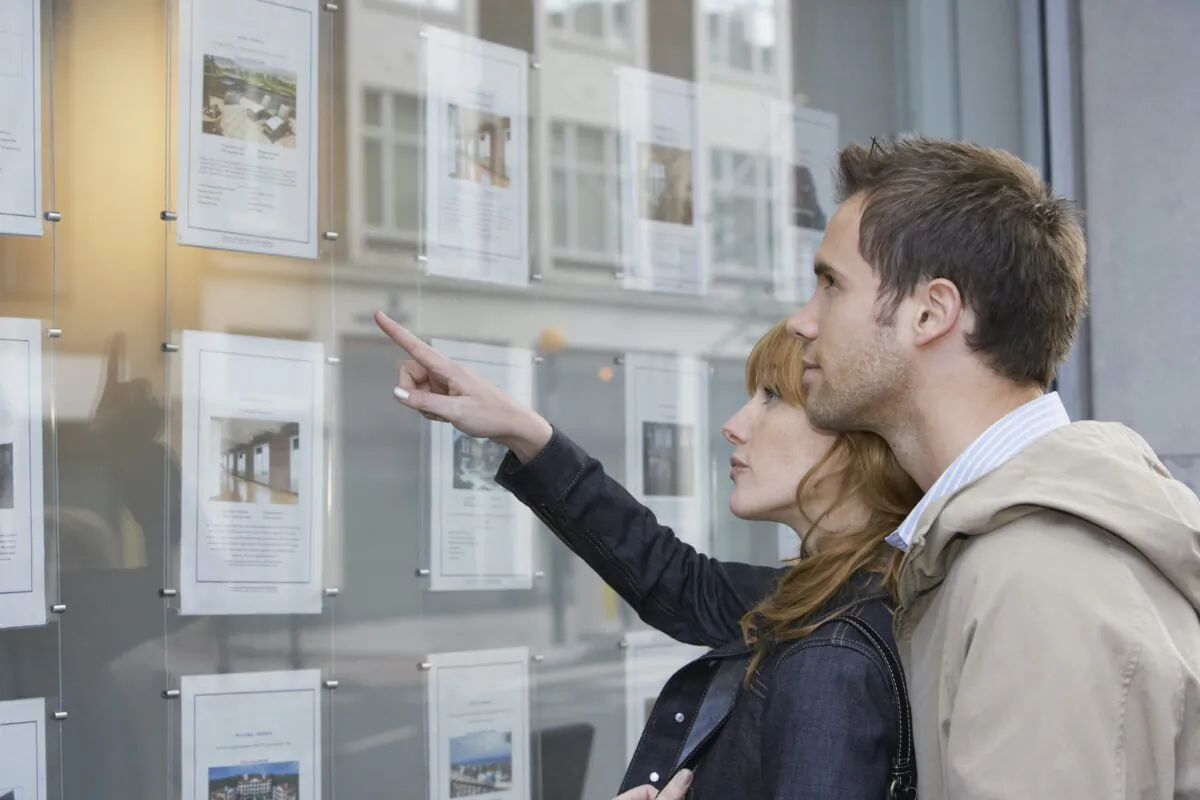 It is illegal to advertise false information, but check carefully as there can be other reasons for the discrepancy between details on the listing and the actual house. (sirtravelalot/Shutterstock)