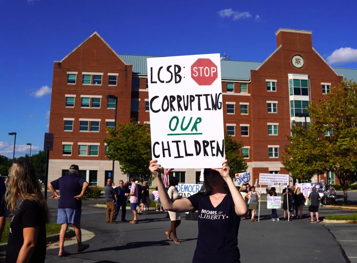 A local mother at a rally outside the Loudoun County Public Schools administration building in Ashburn, Va., on Sept. 13, 2022. (Terri Wu/The Epoch Times)